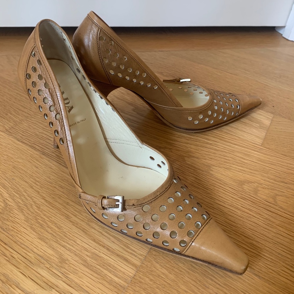 Prada Tan Leather Pointed Toe Heels with Perforated Detailing - Picture 5 of 6